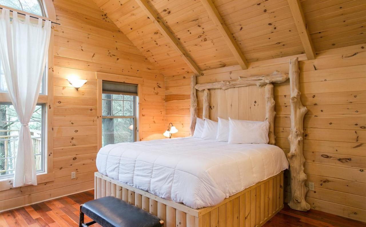 Whispering Pines Treehouse By Amish Country Lodging Millersburg Exterior foto